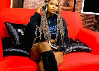 NAOMI GOLD- ON A RED LIGHT TALK SHOW FINGERED BY COUNSELOR