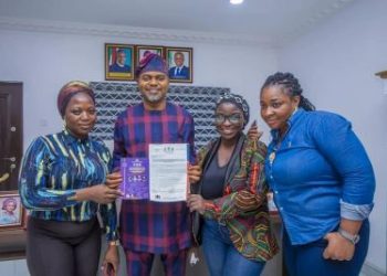 OONI ENDORSED ELENIYAN AS BALOGUN AKEWEJE OODUA BY THE OMOLUABI ROYAL ICON AWARDS 