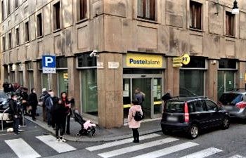 Amed Robbers at the post office in Torino city Center,Italy