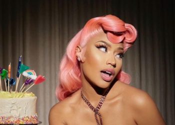 Legend and a veteran Singer with the name  Nicki Minaj went fully nude