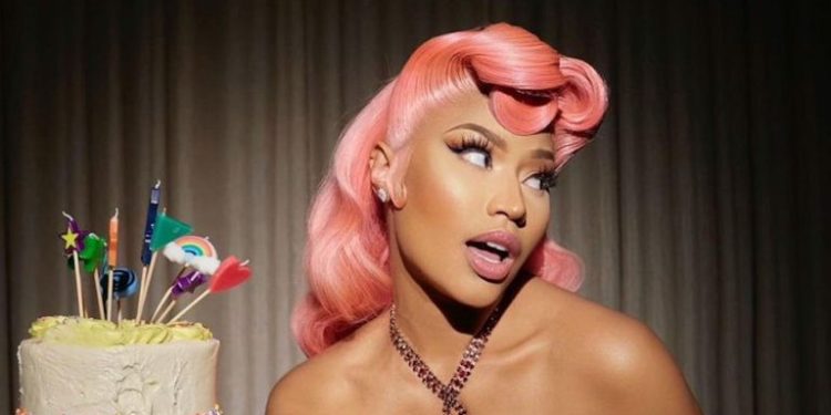Legend and a veteran Singer with the name  Nicki Minaj went fully nude