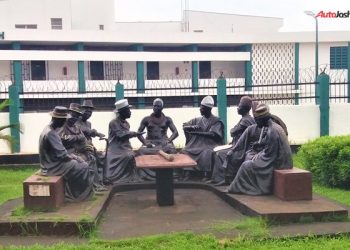 BIU 400Level Law  Students Confers Award of Excellence on Former Dean