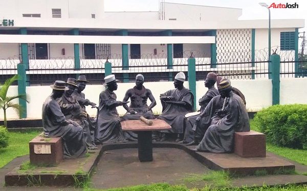 BIU 400Level Law  Students Confers Award of Excellence on Former Dean