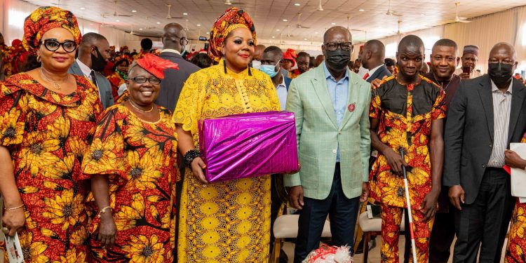 Obaseki urges love as Edo hosts students to carol of nine lessons