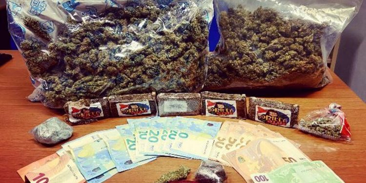 A 30-year-old Italian arrested in torino for illegal possession of Drug