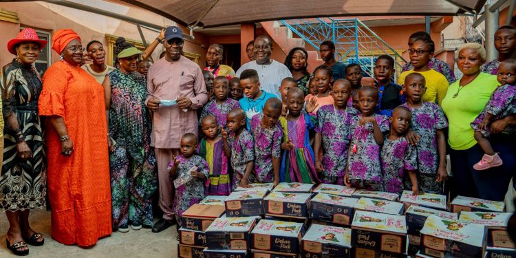 Obaseki visits family of late Uwaila Omozuwa, distributes food items to orphanages