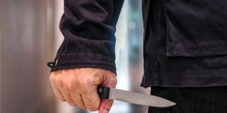 Attempted murder in Turin Center: man stabbed in the back, two robbers arrested