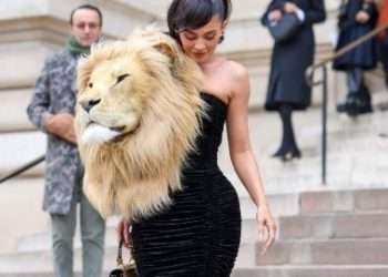 At the Schiaparelli fashion presentation in Paris, Kylie Jenner wore a lion head garment.