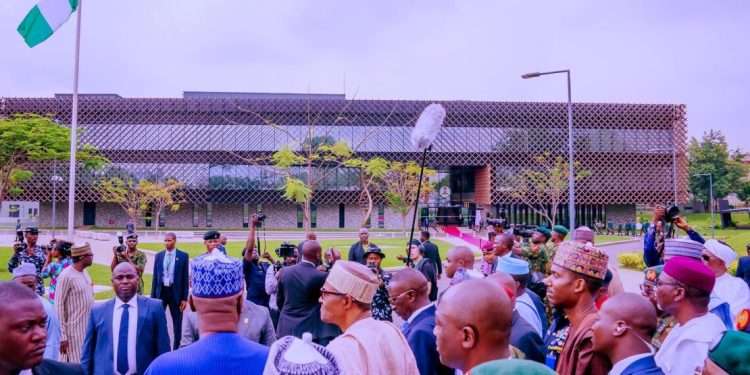 Buhari opens the ONSA counterterrorism center.