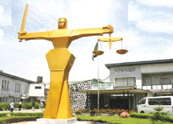 In Ogun, a man is remanded in jail after being beaten and pulling a woman's dreadlocks.