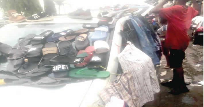 More brokers dump leased space, go vehicles to portable shops