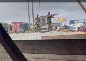 In Lagos, a man is killed when soldiers and locals fight.