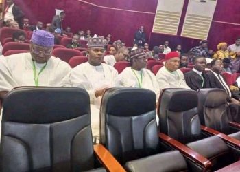 Senator ohiare along side with governor yahaya Bello at the tribunal today