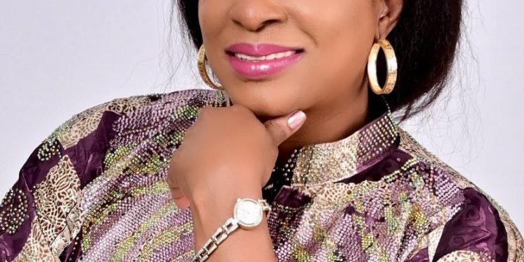 Amb. Princess Asha Okojie Felicitates With HRM Oba Ewuare 11