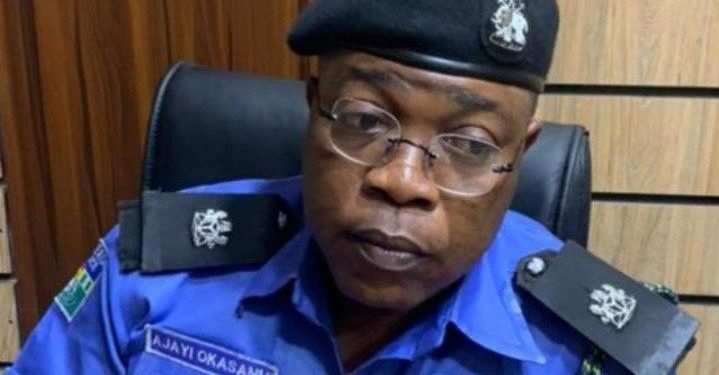 Tree falls in Kwara, 2 dead, 10 injured