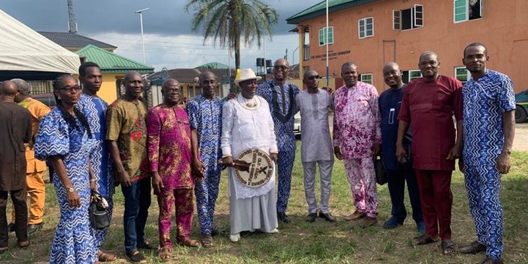 Okotie-Eboh Grammar School Class 88′ Felicitate With Oke Odjegba