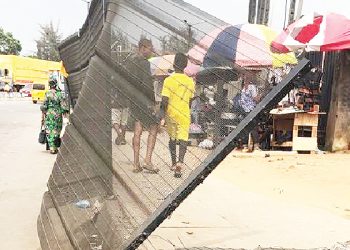 Lagos Drivers Call for Removal of Deteriorated Metal Net Barricade