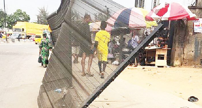 Lagos Drivers Call for Removal of Deteriorated Metal Net Barricade
