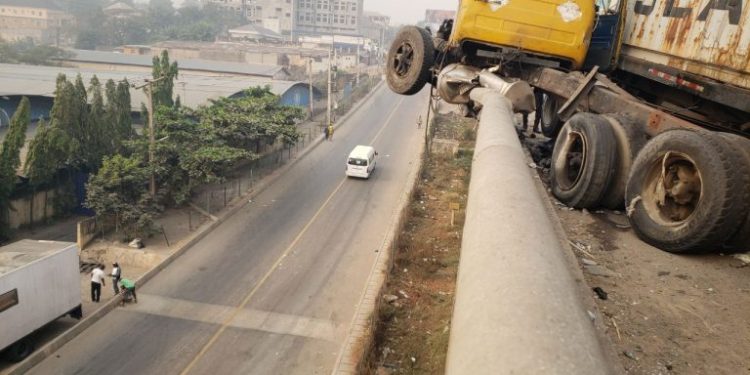 Five killed, 12 injured in Lagos-Ibadan Expressway crash