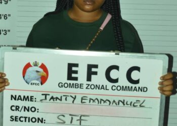 Naira abuse: EFCC arrests woman for spraying N1000 notes