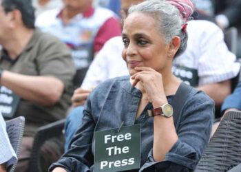 Open letter in India calls for withdrawal of go-ahead to prosecute Arundhati Roy