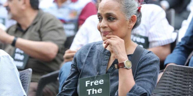Open letter in India calls for withdrawal of go-ahead to prosecute Arundhati Roy