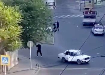 Gunmen have carried out simultaneous attacks in the Russian region of Dagestan,