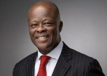 Minister of Finance and Coordinating Minister for the Economy, Mr Wale Edun, has presented a new minimum wage template to President Bola Tinubu, meeting the 48-hour deadline. that Edun submitted the projected cost implications of implementing a new national minimum wage to Tinubu. Edun, along with the Minister of Budget and National Planning, Atiku Bagudu, presented Tinubu with the cost implications of the new minimum wage in his office at the Presidential Villa in Abuja. According to Western Post, the new proposal suggests a minimum wage of N105,000 (approximately $220) per month for Nigerian workers. Tinubu is currently reviewing this proposal, and an official announcement is expected soon. This development follows a recent strike by labour unions, which began on Monday after their meeting with the National Assembly leadership failed to produce a satisfactory outcome. The strike disrupted economic activities nationwide, leading to the closure of international airports, schools, courts, banks, and hospitals. Members of the organised labour comprising the Nigeria Labour Congress and Trade Union Congress, on Tuesday, suspended their strike for five days. Minister of Finance and Coordinating Minister for the Economy, Mr Wale Edun, has presented a new minimum wage template to President Bola Tinubu, meeting the 48-hour deadline. that Edun submitted the projected cost implications of implementing a new national minimum wage to Tinubu. Edun, along with the Minister of Budget and National Planning, Atiku Bagudu, presented Tinubu with the cost implications of the new minimum wage in his office at the Presidential Villa in Abuja. According to Western Post, the new proposal suggests a minimum wage of N105,000 (approximately $220) per month for Nigerian workers. Tinubu is currently reviewing this proposal, and an official announcement is expected soon. This development follows a recent strike by labour unions, which began on Monday after their meeting with the National Assembly leadership failed to produce a satisfactory outcome. The strike disrupted economic activities nationwide, leading to the closure of international airports, schools, courts, banks, and hospitals. Members of the organised labour comprising the Nigeria Labour Congress and Trade Union Congress, on Tuesday, suspended their strike for five days. BREAKING: Edun proposes N105,000 in new minimum wage template