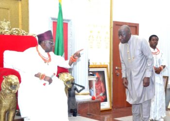 Jonathan Meets Oba of Benin Ahead of Democracy Dialogue
