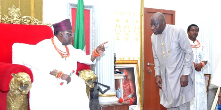 Jonathan Meets Oba of Benin Ahead of Democracy Dialogue