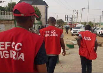 EFCC Officer Slumps, Dies in Lagos Street