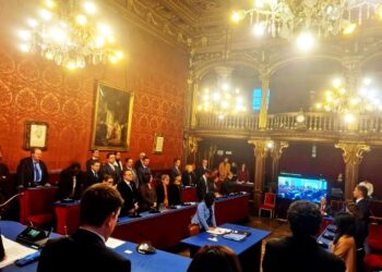 The silent tribute of the councilors to the colleagues who passed away in the past weeks