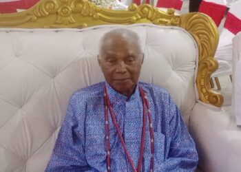 Lebarty Community Health Foundation Present Awards to Iyase of Benin Kingdom and others