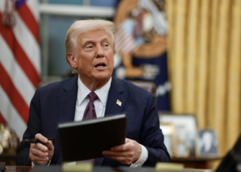 Trump signs order dismantling US education department