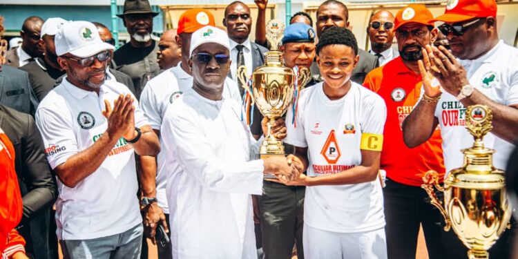 CHILDREN’S DAY: GOV OKPEBHOLO REWARDS STUDENTS WITH CASH PRIZES, SOUNDS FIRM WARNING AGAINST CULTISM