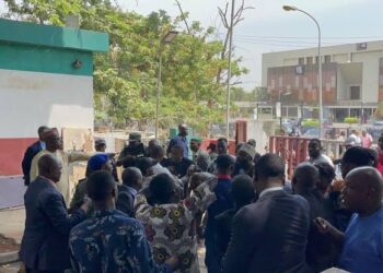 Tension as Security Operatives Take Over PDP National Secretariat Amid NEC Crisis