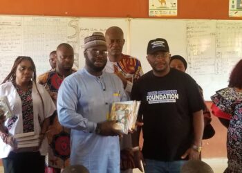 Osazee Omorodion Foundation, Egor Council Boss Distribute Free Writing Materials to Pupils