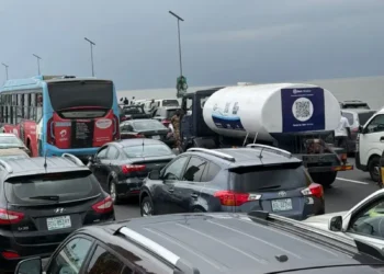 Third Mainland Bridge Gridlock: Oworonshoki Residents Protest Demolition of Homes