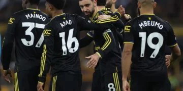 Manchester United 4‑1 Wolverhampton Wanderers – Fernandes fires United back into Champions‑League race