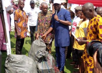 Nigerians urged to Preach Peace and Light the World with Love…As 300 Families receive Food stuff in Edo