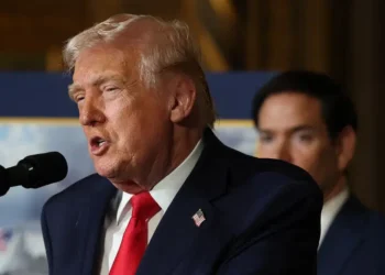 US President Donald Trump has urged Iranians to continue protesting against their country's theocratic leadership,