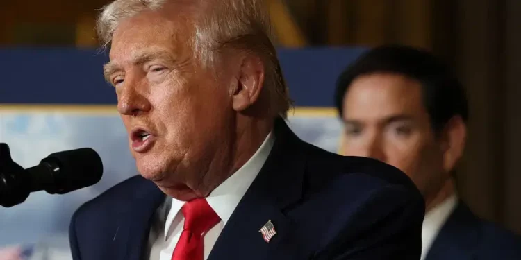 US President Donald Trump has urged Iranians to continue protesting against their country's theocratic leadership,