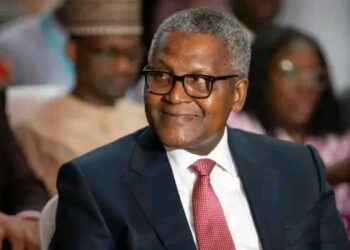 “Aliko Dangote’s Private Life Revealed: Marriages, Family, and the Woman in His Heart.”