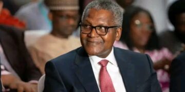 “Aliko Dangote’s Private Life Revealed: Marriages, Family, and the Woman in His Heart.”