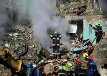 “Rare Daytime Russian Strike Shakes Kyiv as Ukrainian Air Defences Intercept Incoming Missiles”