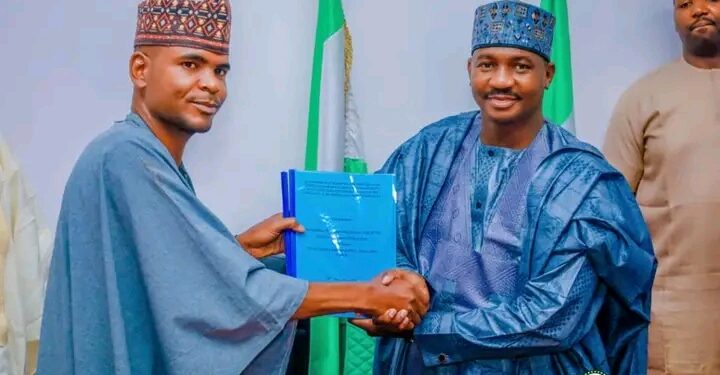 “Governor Aliyu Strengthens Media Ties with Vehicle Donation to Sokoto NUJ Council”