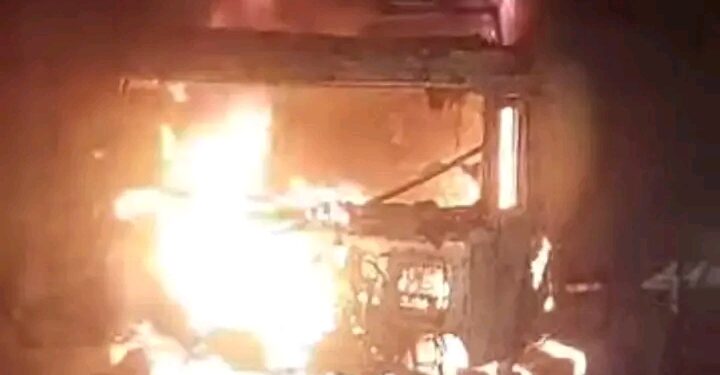 “Gas Tanker Inferno Sparks Panic Along Awka Enugu Expressway as Emergency Responders Avert Major Disaster in Anambra”