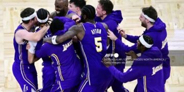 “LeBron James Makes NBA History, Surpasses Robert Parish in Record-Breaking Lakers Victory Over Orlando Magic”