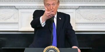 “Iran Claims U.S. Rescue Mission Was Thwarted as Trump Confirms Downed Pilot Is Safe”