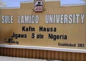 “Barcelona Face Espanyol Derby Selection Dilemma as Hansi Flick Weighs Rotation Ahead of Crucial Atlético Madrid Clash”